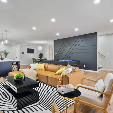 Modern 3-Br Retreat Downtwn Indy Villa